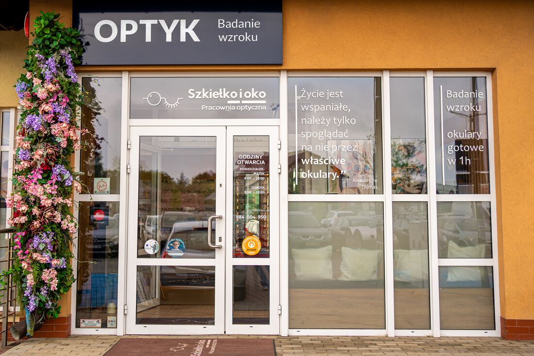 Wnętrze salonu optycznego Szkiełko i Oko