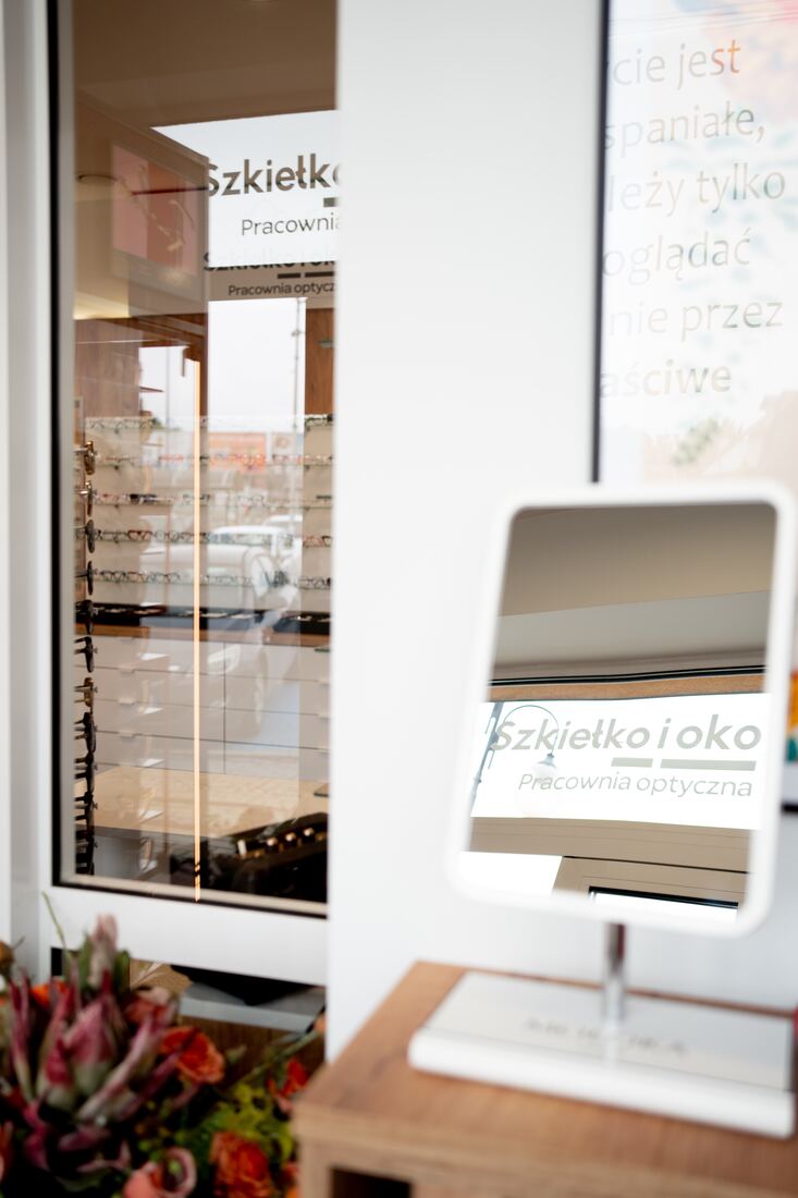 Wnętrze salonu optycznego Szkiełko i Oko